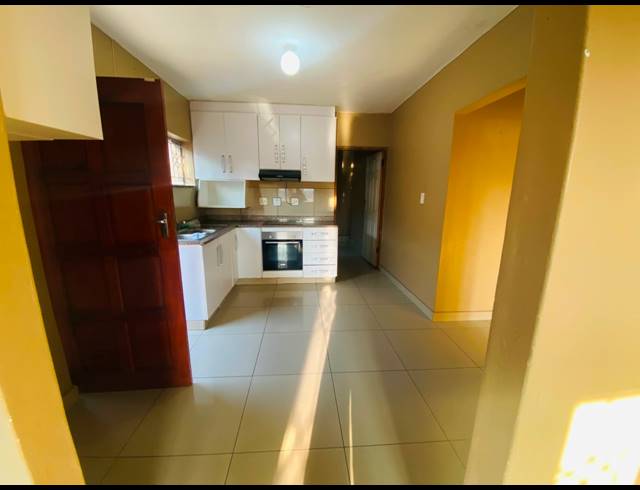 3 BEDROOM FLAT TO LET IN KENVILLE